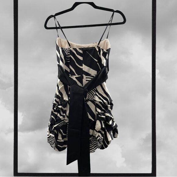 BLACK AND WHITE RUFFLED DRESS - Picture 8 of 14